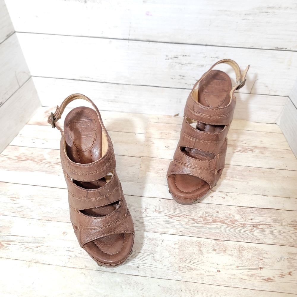 Frye Dara Campus Stitch Heels - Picture 9 of 14